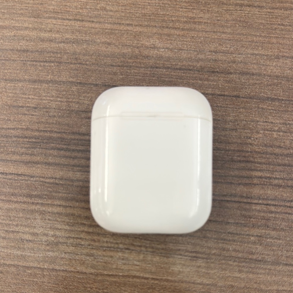 Apple AirPods Charging Case - White